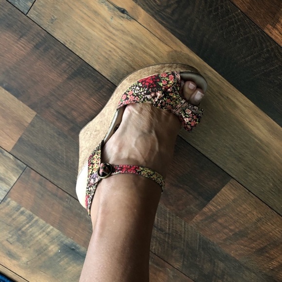 Mudd wedges. Super cute floral design - Picture 3 of 4